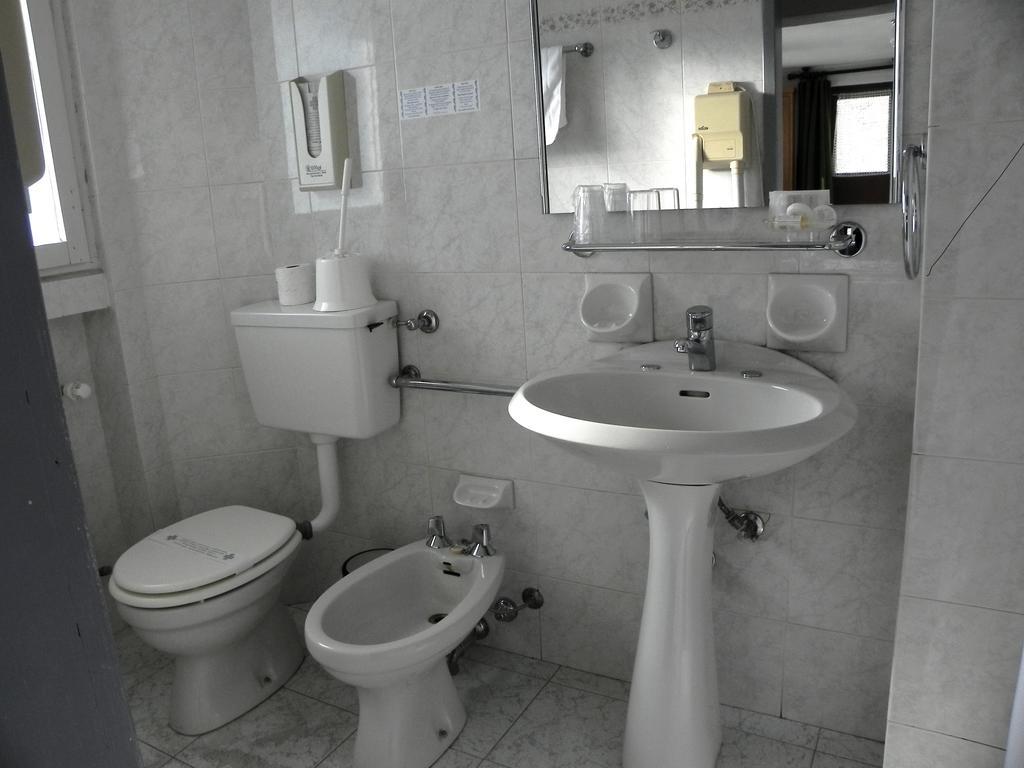 Hotel Nuovo Pecetto Macugnaga Quarto foto